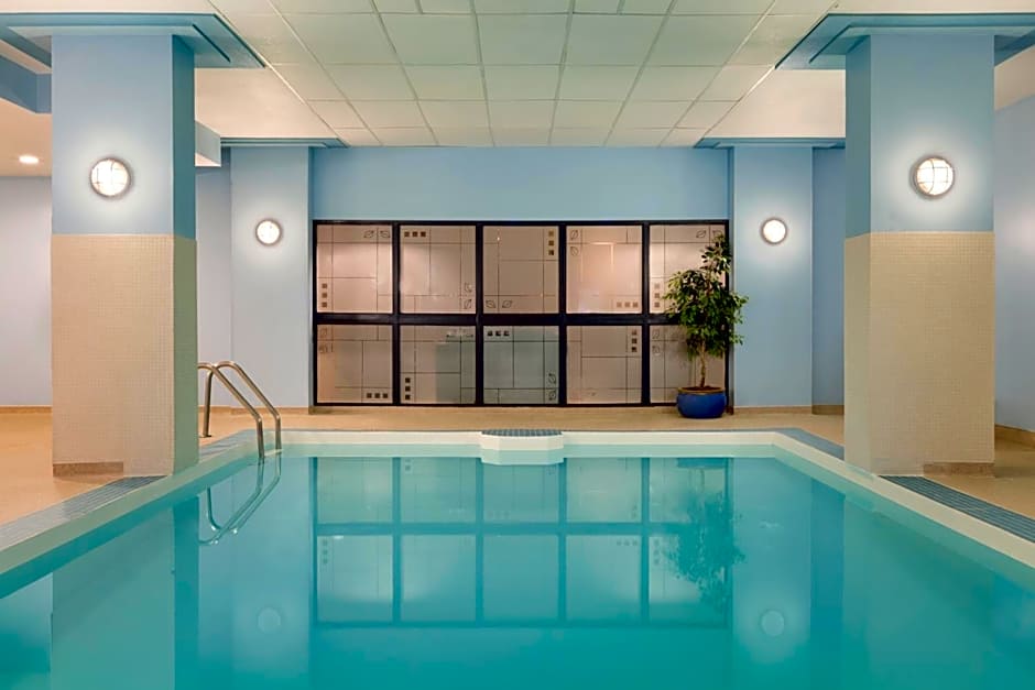 Coast Edmonton Plaza Hotel by APA