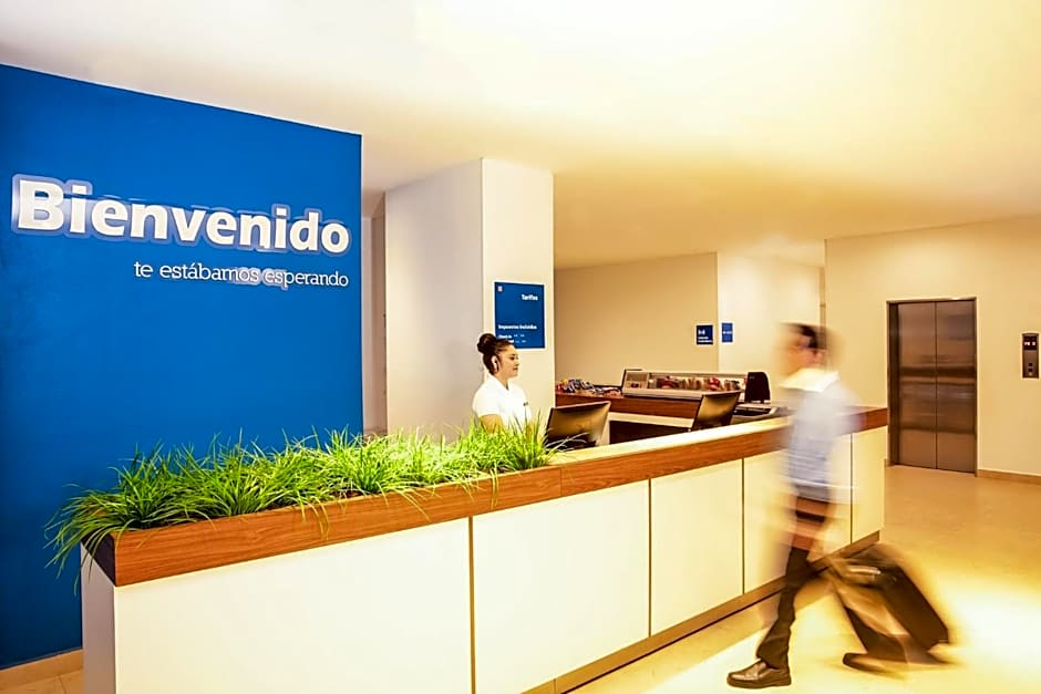 One Ciudad de Mexico La Raza