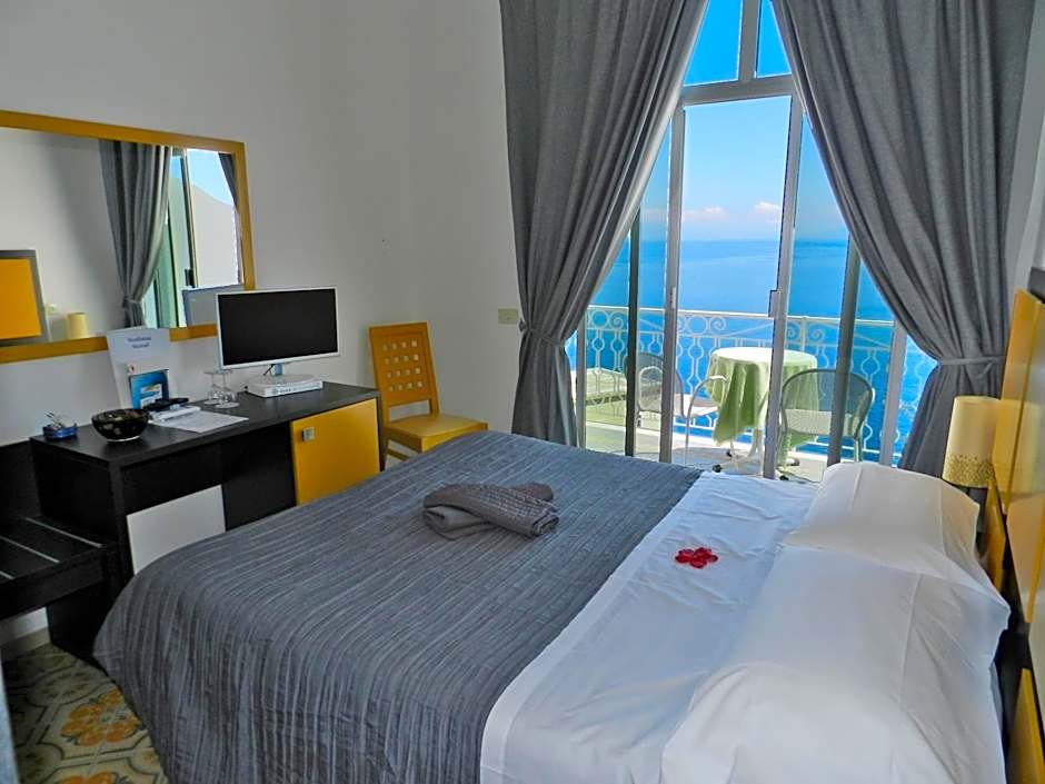 Hotel Holiday