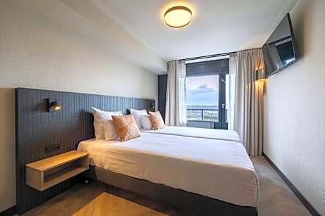Leonardo Hotel IJmuiden Seaport Beach