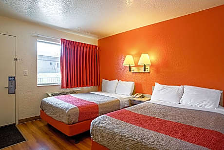 2 Full Beds | Micfridge