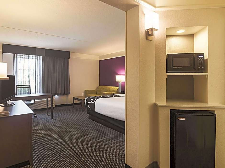 La Quinta Inn & Suites by Wyndham Oklahoma City North West Expressway