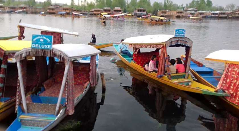 Houseboat Zaindari Palace