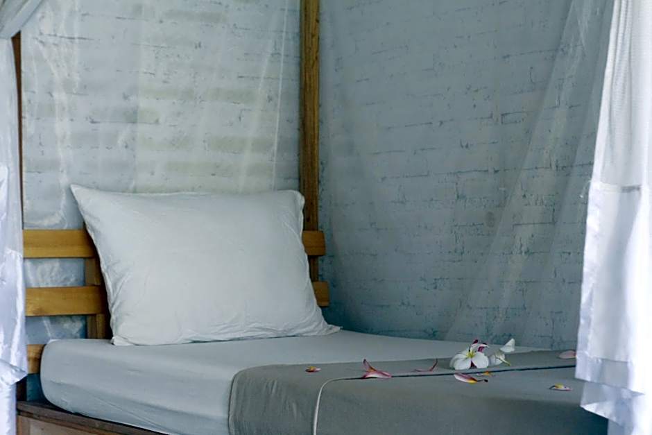 Jungle House - surf & stay