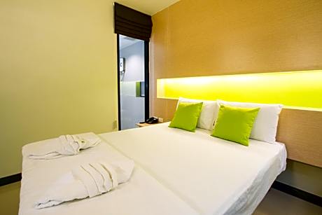 Standard Double Room - Roundtrip airport Transfer