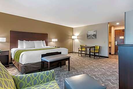 King Bed Suite - Non-Smoking