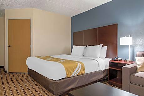 1 King Bed, Nonsmoking, Accessible