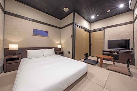 Standard Double Room with Tatami Area with Semi Open-Air Bath (29㎡)