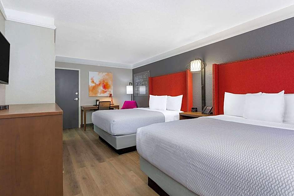 La Quinta Inn & Suites by Wyndham Pensacola