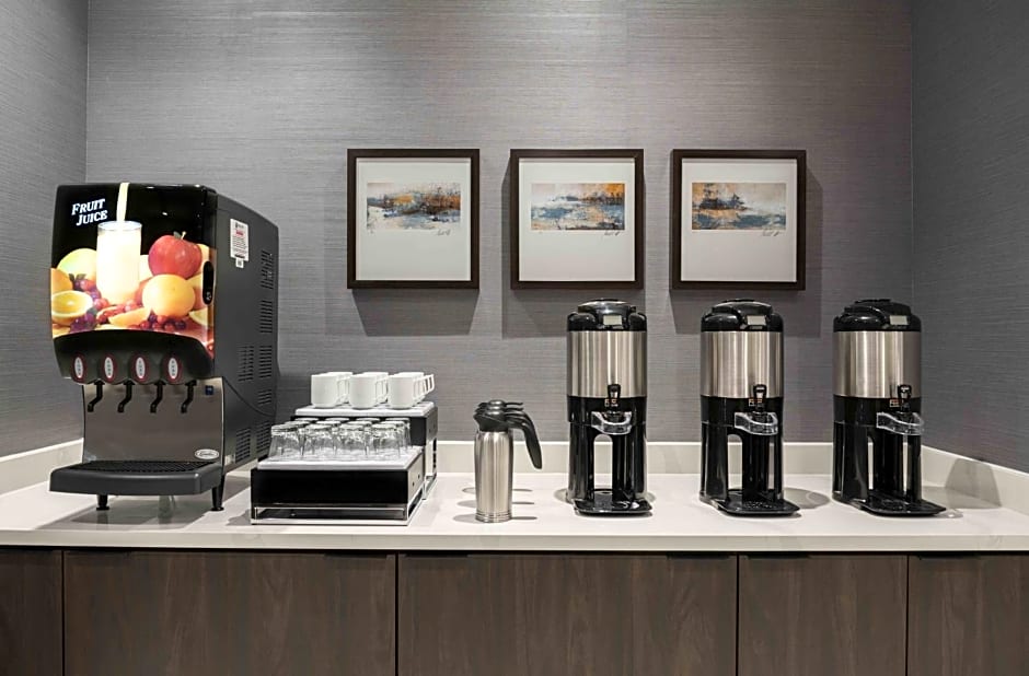 Holiday Inn Express Boston Logan Airport - Revere By IHG