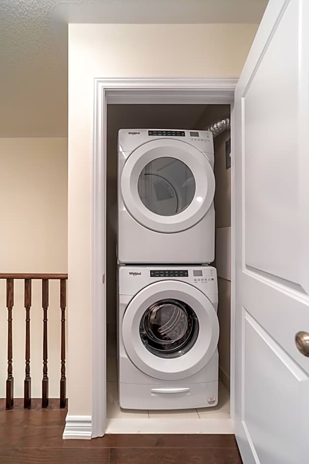 Beautiful New Townhouse in Quiet Neighbourhood