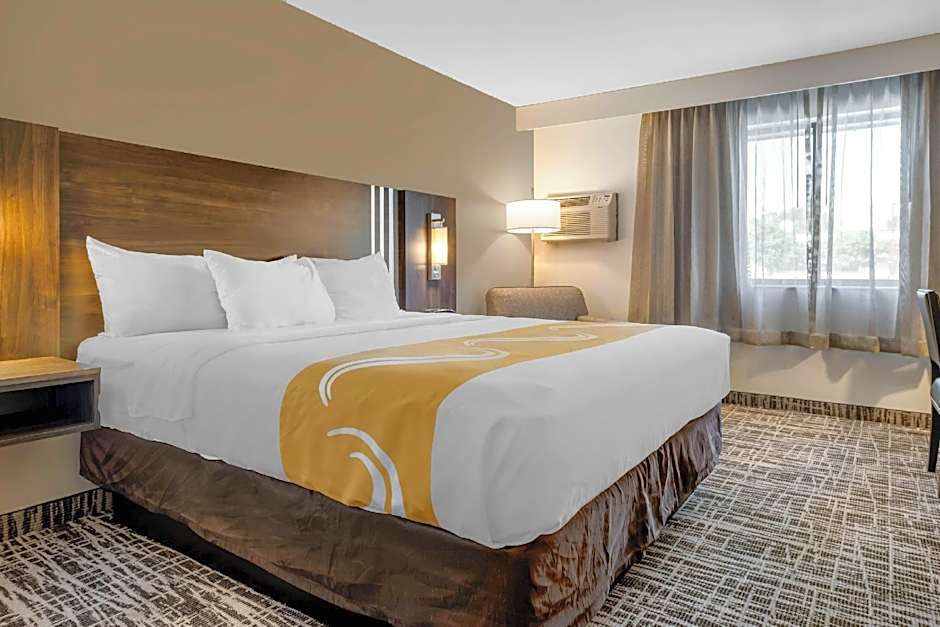 Foto 1 dari 2 — 1 Queen Bed