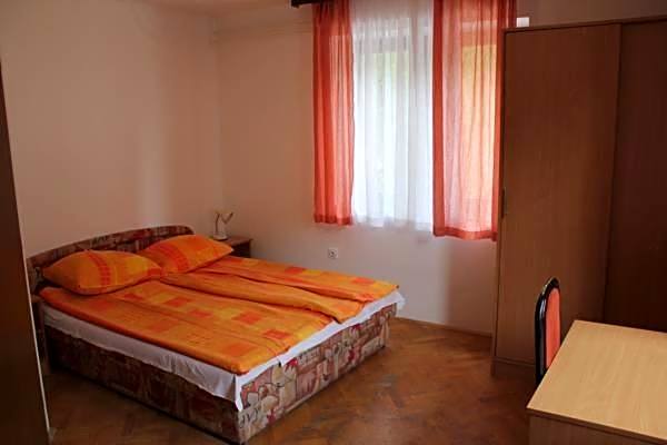 Youth Hostel Nika