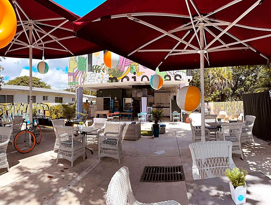 Atrium Hostel Design District
