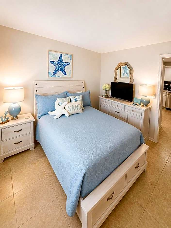 Beach Palms- Unit 102