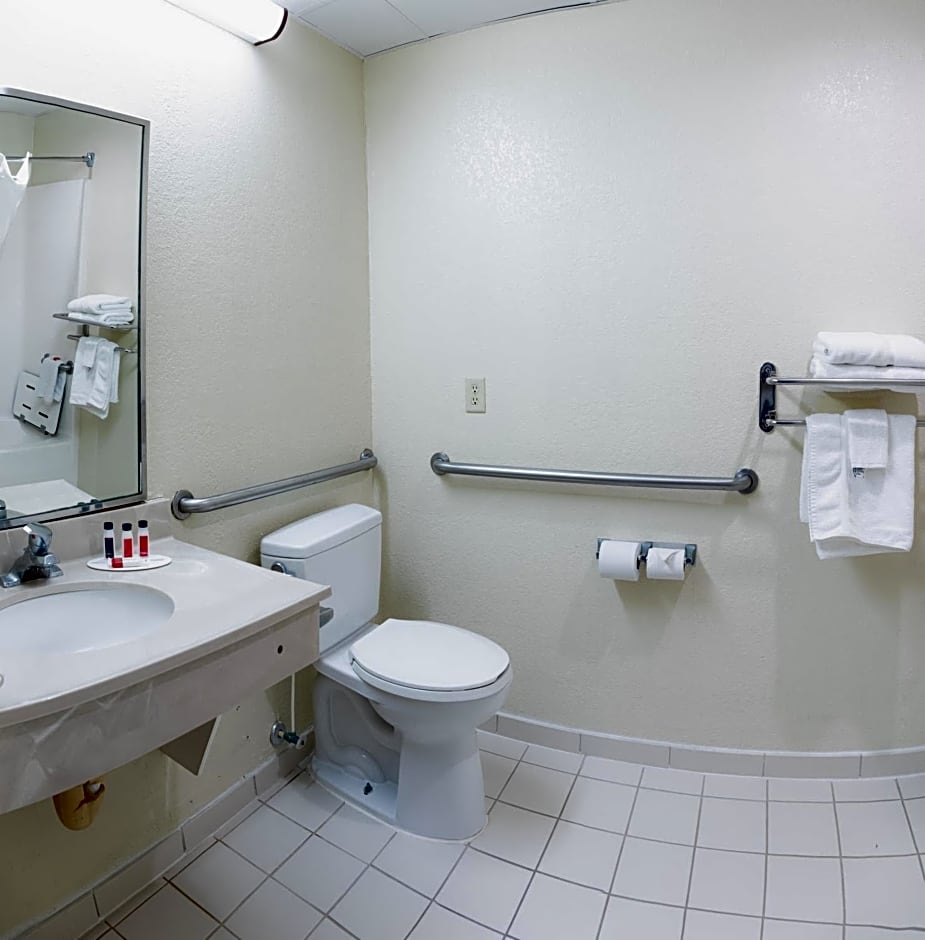 Baymont by Wyndham Hinesville Fort Stewart Area