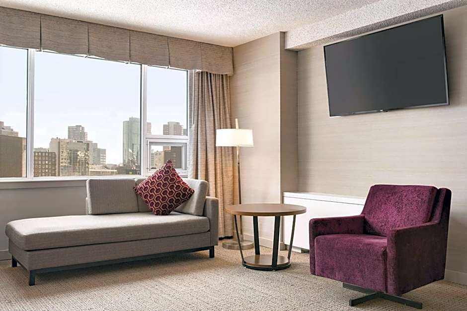 Coast Edmonton Plaza Hotel by APA