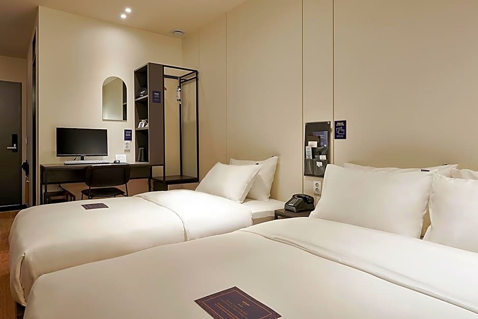 Photo 1 of 10 of Premium 2 Beds, Nonsmoking