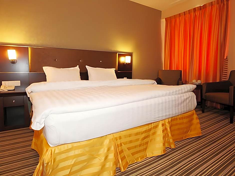 1 City Hotel