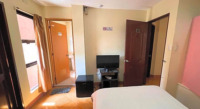 Manora Apartments and Guest House