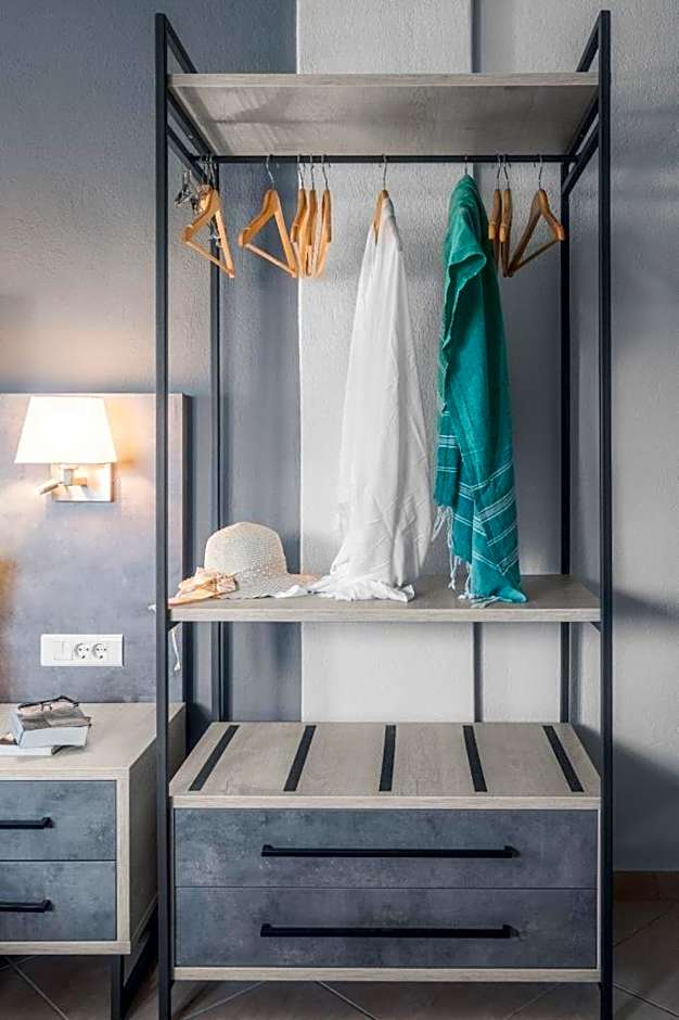 Meliton Inn Hotel & Suites by the beach