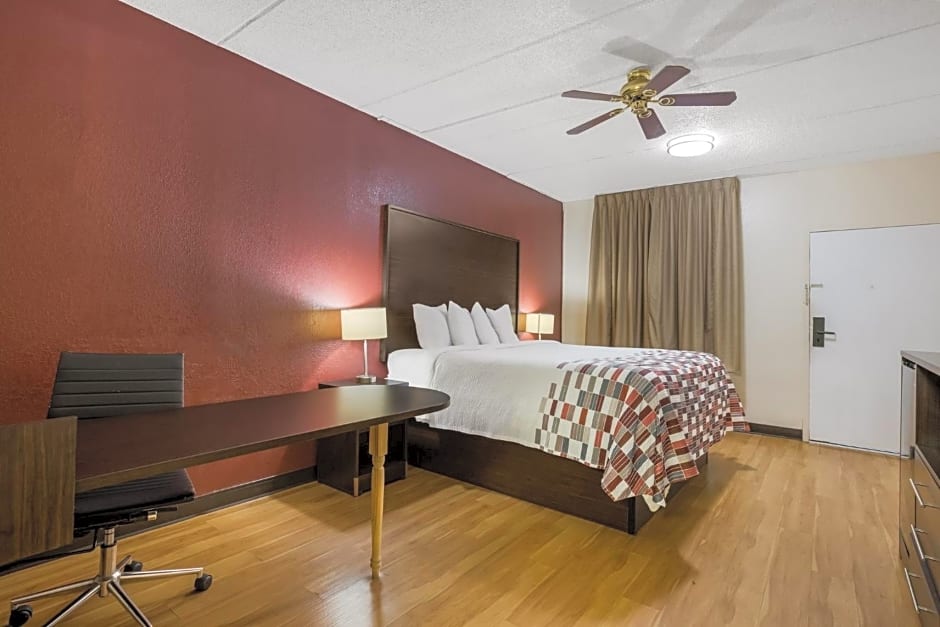 Red Roof Inn & Suites Statesboro - University