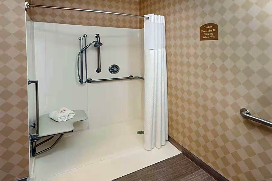 Baymont by Wyndham Galesburg