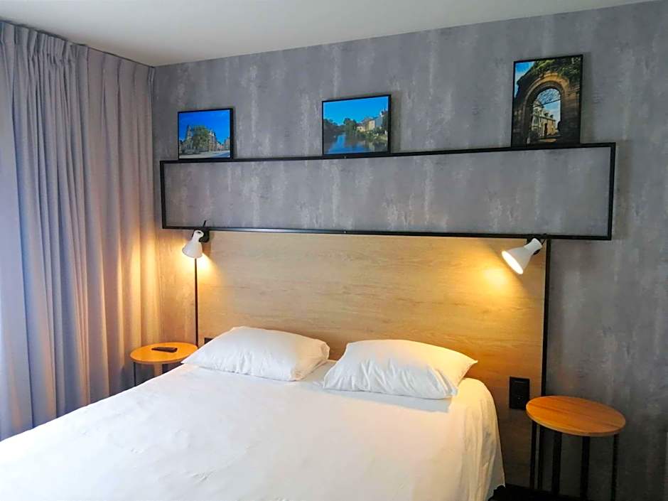 Photo 1 of 9 of Standard 1 Double Bed and 1 Twin Bed