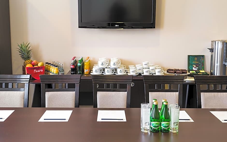 Hotel Picaro Żarska Wieś Południe A4 kierunek Polska