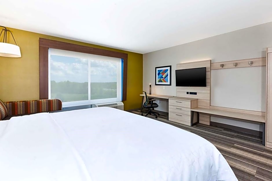 Holiday Inn Express & Suites - Grand Rapids Airport - South by IHG