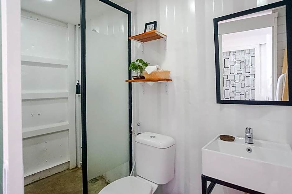 Container Smart Stay (CSS)