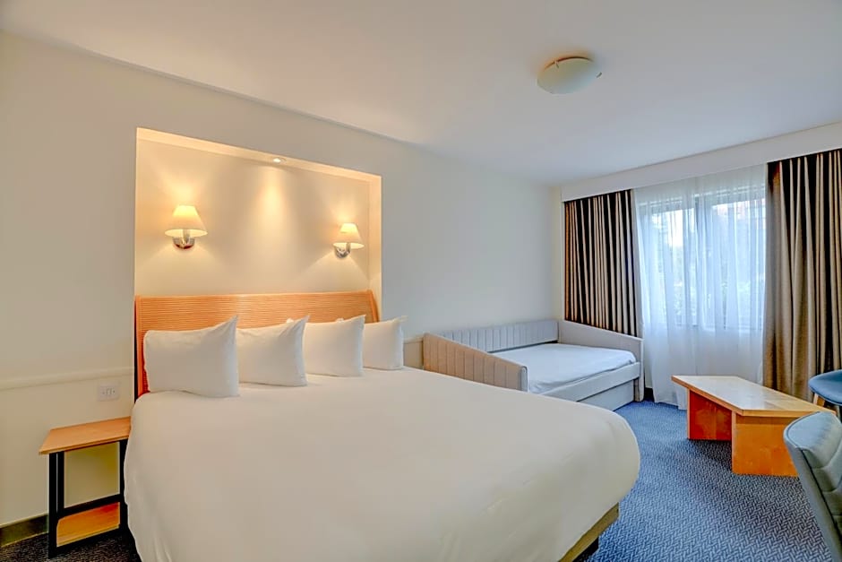 Sunday London Staines-upon-Thames Heathrow T5