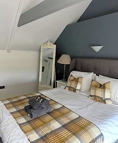 The Golden Mile Country Inn