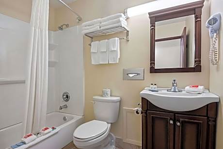 Family Room with King Bed and Two Queen Beds - Non Smoking/Interior Hall