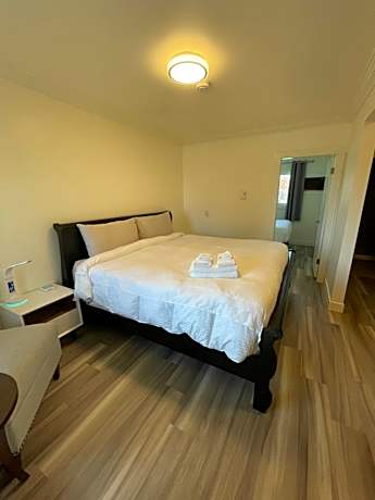 Deluxe King Suite - Pet Friendly