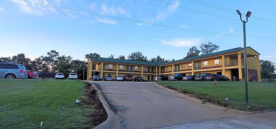 Garden Inn and Suites near Callaway Gardens Pine Mountain