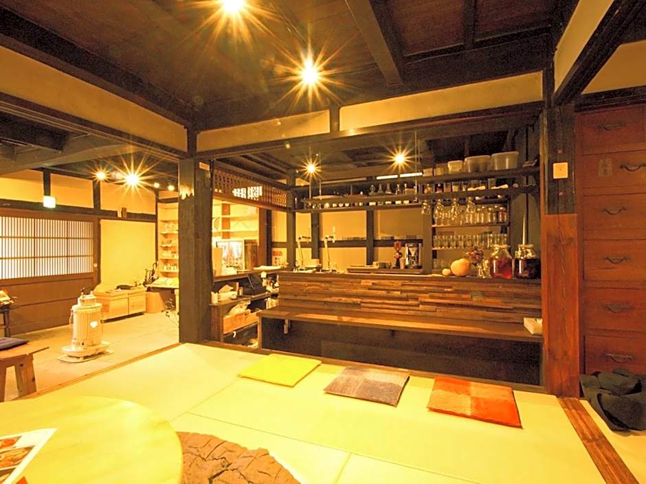 Hostel & Tatami Bar Uchikobare -内子晴れ-