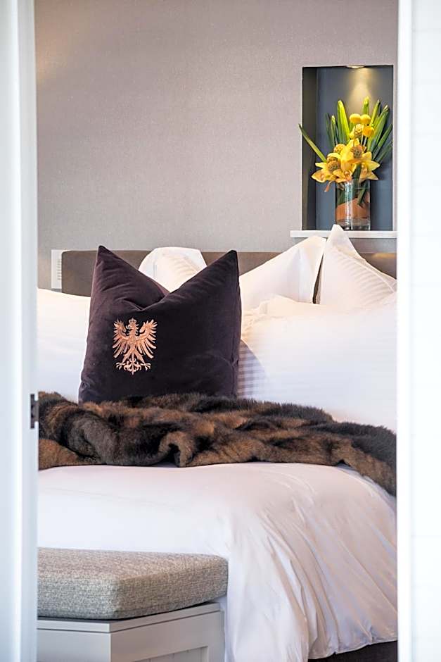 Eichardt's Private Hotel & Lakefront Apartments