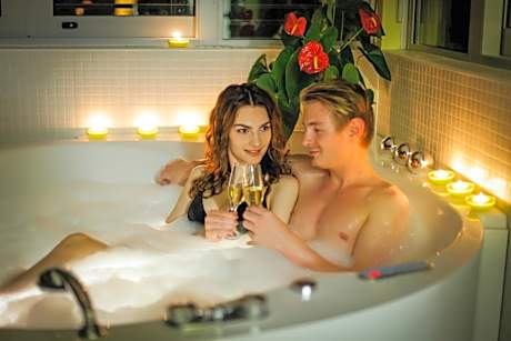 Hotel - Deluxe Apartment (2-4 Adults)