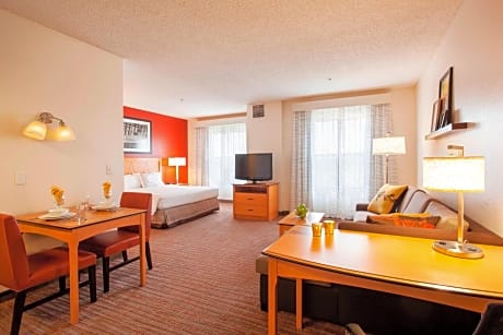 Studio Suite - King - Oven