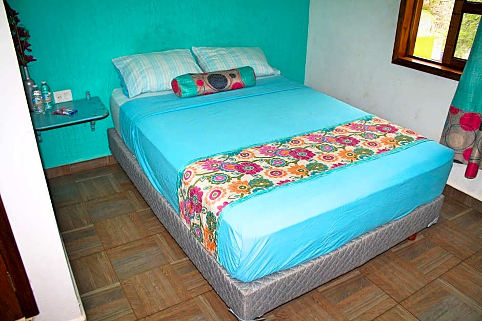 Yaxche Centro Hostal y Camping