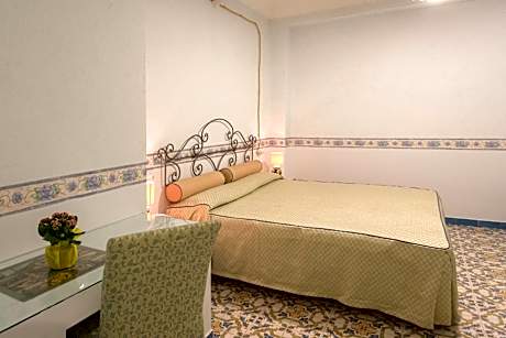 Basic Triple Room with Sea View