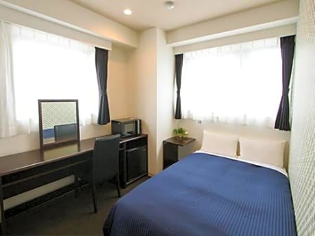 Single Room with Bathroom - Smoking