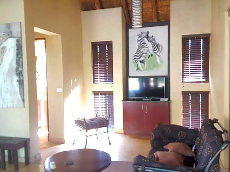 Zebula Golf and Wildlife Estate - Giraffe Plains Pax 4 - Moi Signature Luxury villa