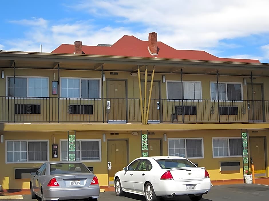 Civic Center Lodge / Lake Merritt BART