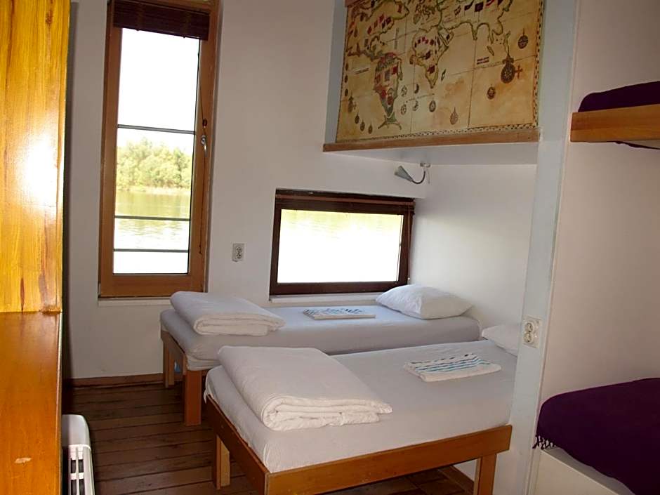 ArkaBarka Floating Hostel