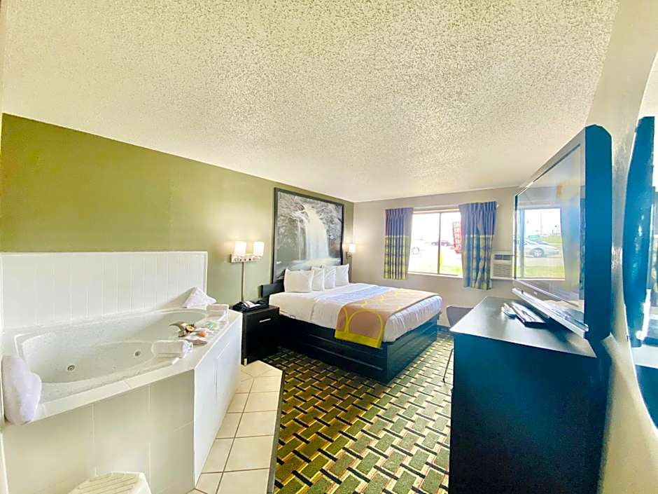 Super 8 by Wyndham Grand Rapids/Wyoming