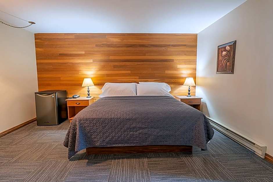 Photo 1 of 6 of 1 King Bed Suite