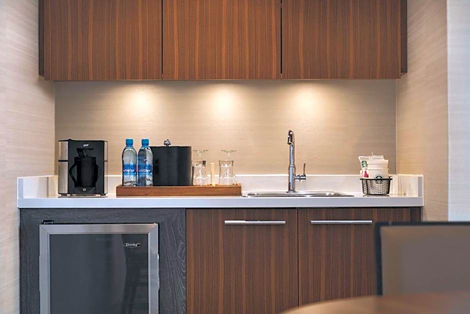 Coast Edmonton Plaza Hotel by APA