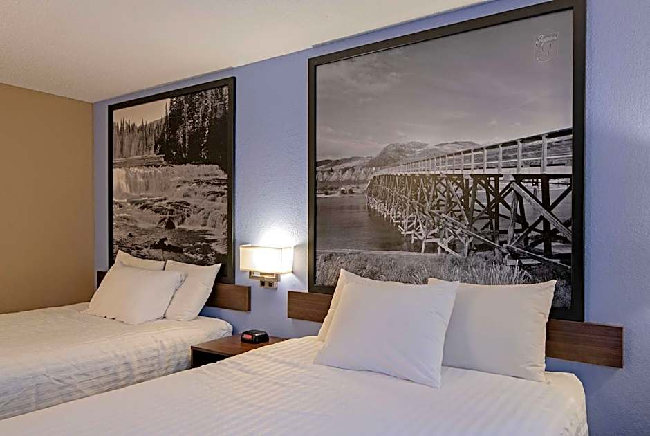 Super 8 by Wyndham Kamloops BC